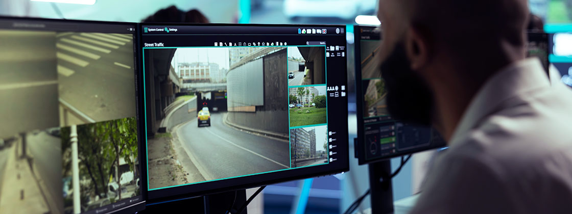 Fleet monitor showing multiple truck camera views for real-time fleet risk management.